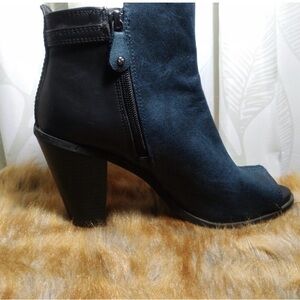 Simply Vera Vera Wang Navy Open Toe Ankle Booties Size 9.5